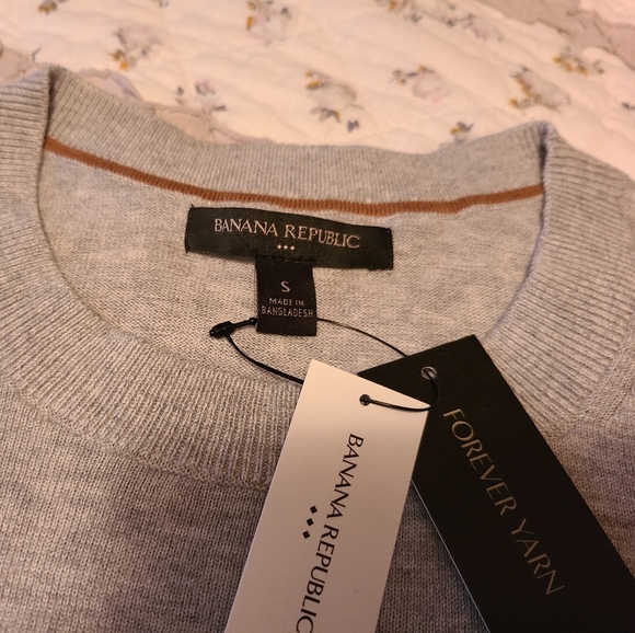 Banana Republic Crew-Neck Sweater - Picture 5 of 5